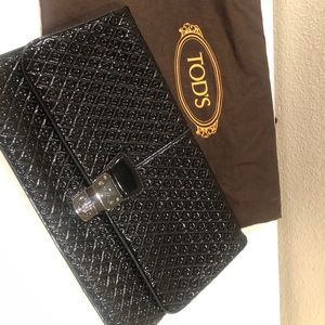 Tods black patent clutch
